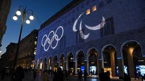 暴力美学巅峰！华子隔扣科林斯，没有更狠的了